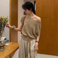 批发BRIVIN卡其色斜肩镂空针织衫女<b class='q'>春</b>新款设计感温柔系带收腰气质上衣