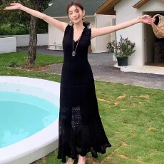 批发法式针织吊带连衣裙女<b class='q'>夏</b>季设计感高腰V领勾花镂空高级感长款裙子
