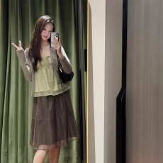 批发森系小清新碎花吊带女2026<b class='q'>春</b>季新款V领系带无袖上衣+开衫+半身裙