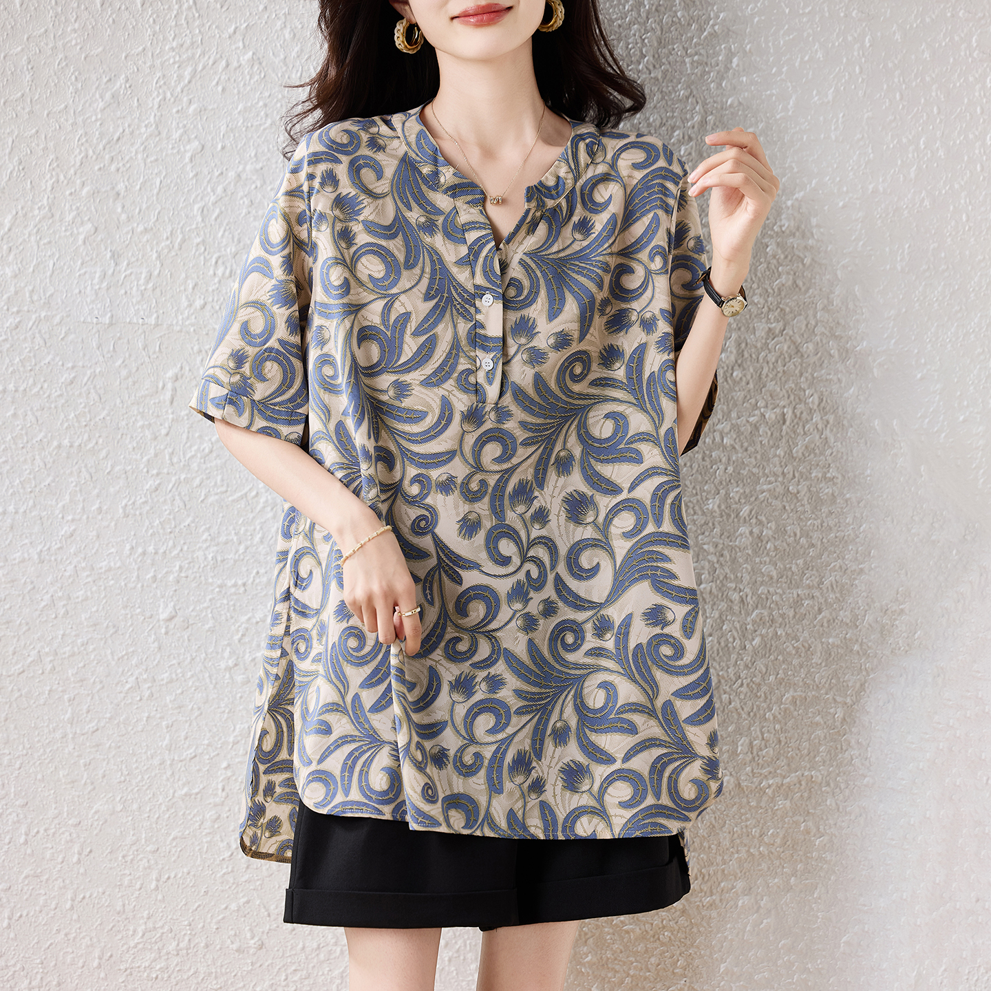 RY377# 实拍2026夏季新款V领短袖宽松型中长款大码T恤时尚透气显瘦上衣女