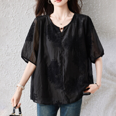 批发实拍2026夏<b class='q'>新款</b>洋气高级感大码精致刺绣宽松显瘦胖MM<b class='q'>雪纺衫</b>上衣女