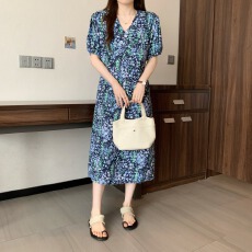 批发实拍夏装新款<b class='q'>大码</b><b class='q'>女</b>装桔梗高级感v领泡泡袖碎花<b class='q'>连衣裙</b>M 4XL200斤