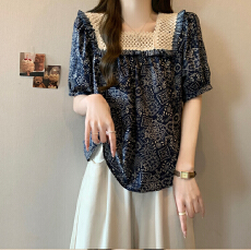 批发夏季新款设计感小众拼接钩花镂空方领上衣韩系复古碎花减龄衬衫女