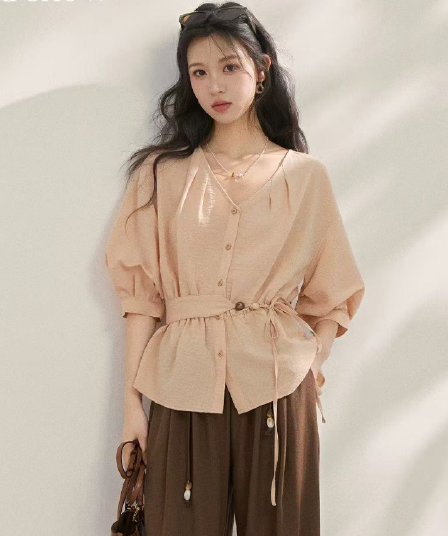 여름 새로운 프랑스식 허리 수축 셔츠 여성 레저 루즈핏 슬림해 보이는 얇은 스타일 중 V넥 맨위 경기 허리 인감