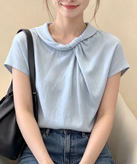 여름 새로운 프랑스식 파란색 스탠드 칼라 주름 반팔 셔츠 여성 자이언트 잘 생긴 디자인 센스 출퇴근 맨위