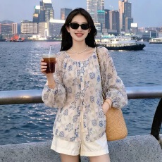 批发秋装新款蓝调<b class='q'>碎花</b>娃娃衫女泡泡袖抽绳衬衫薄款<b class='q'>上衣</b>
