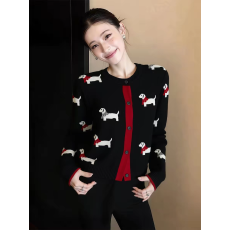 批发黑色可爱小狗提花撞色边针织开衫2026春季韩系童趣减龄休闲上衣女