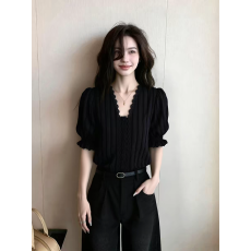 批发法式蕾丝V领泡泡袖黑色上衣女2026年新款春夏设计感气质复古衬衫