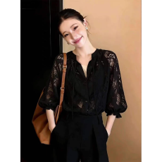 批发法式洋气<b class='q'>灯笼袖</b>蕾丝衫女2026年新款夏装黑色V领钩花显瘦内搭上衣