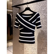 批发独特漂亮超好看上衣<b class='q'>女</b>2026年春夏新款法式设计感小众时尚气质<b class='q'>女</b>装