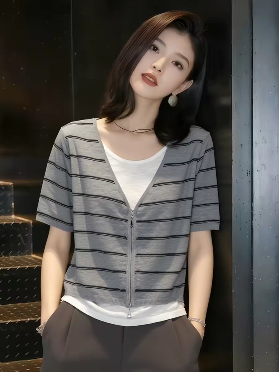 페이크 레이어드 회색 스트라이프 반팔 티셔츠 여성 2026 여름 새로운 루즈핏 캐주얼 다용도 디자인 센스 맨위 트렌디