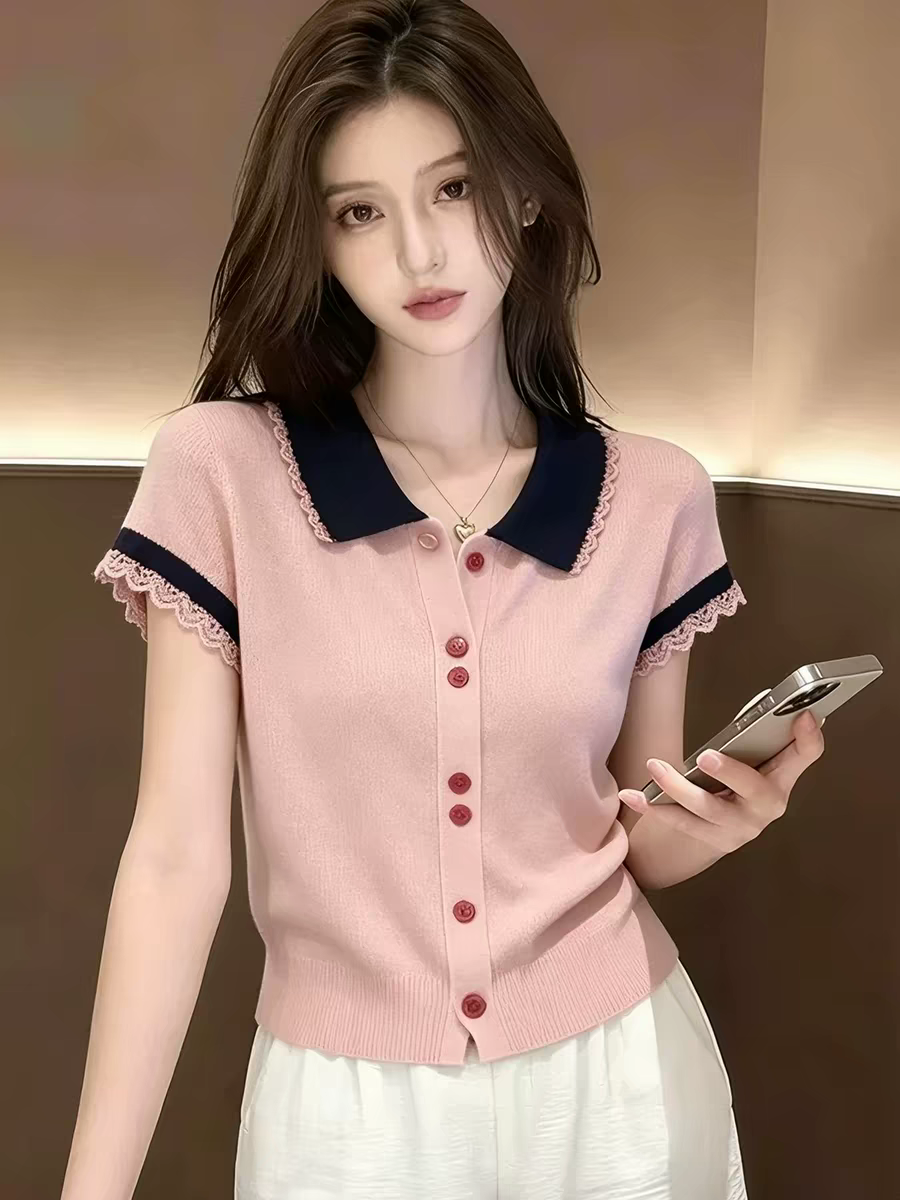 파우더 블루 배색 레이스 측면 반팔 티셔츠 여성 2026 년 새로운 여름 Chic 매우 요정 ~ 중 맨위 연령 감소 착용 가져 가라.