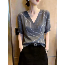 批发通勤风V领短袖上衣女灰色显瘦设计感气质衬衫超好看时尚别致2026