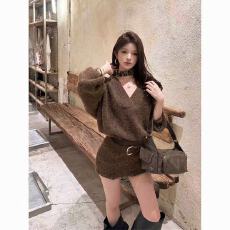 批发慵懒风软糯大V领<b class='q'>露肩</b>中长款毛衣裙秋冬内搭设计感镂空针织<b class='q'>连衣裙</b>