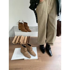 批发复古尖头西部牛仔短靴2025年新款秋冬骑士短筒大筒围马丁靴女