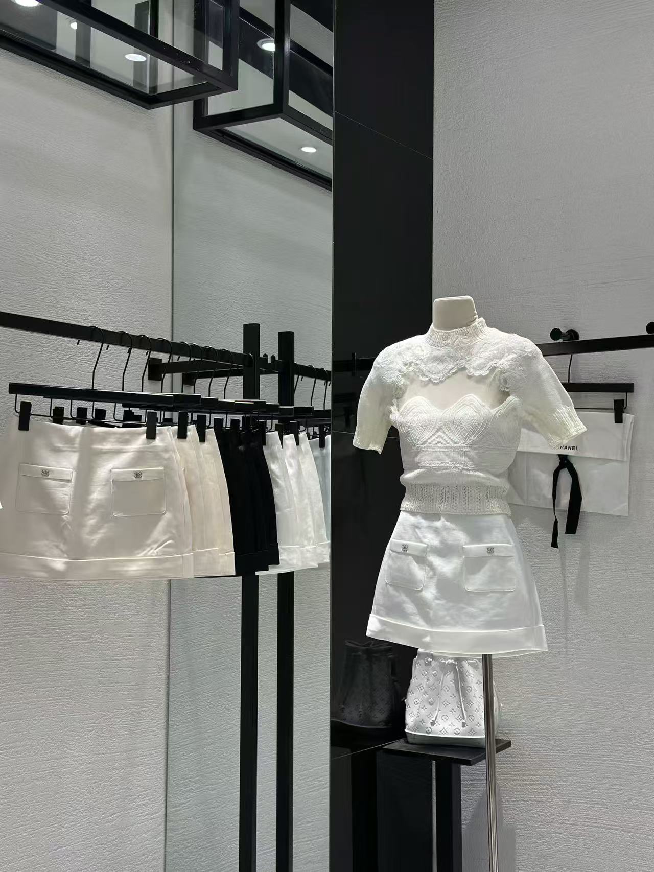 fay 레이스 구름 어깨 하얀 달빛 시스루 심장 기계 레이스 자수 긍정적 인 어깨 반팔 니트 스웨터 맨위