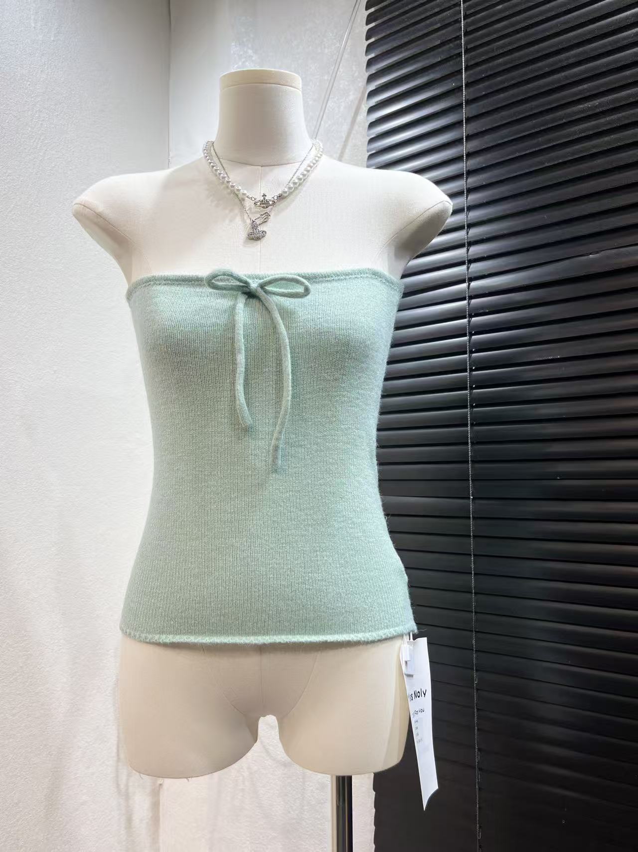 titi 작은 자매 박하 남자 웨이브 튜브탑 여성 봄 순수한 욕망 박하 녹색 허리 수축 슬림해 보이는 핫걸 니트 맨위