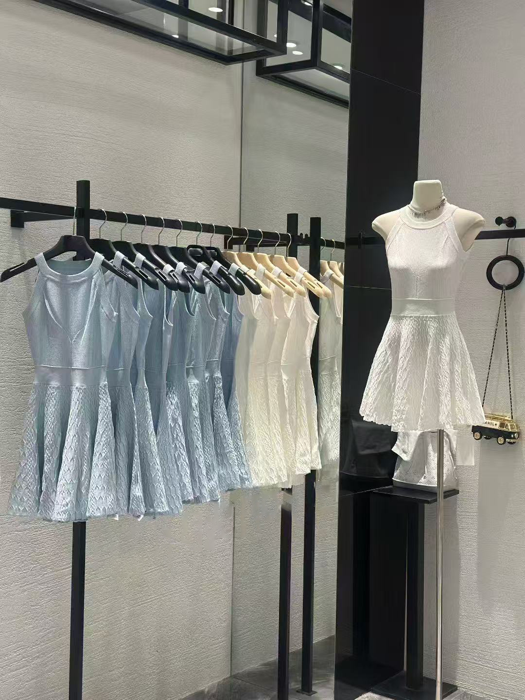 okmashop 순수한 흰색 사랑 행침 목 니트 여성 드레스 봄 여름 품격 고급 센스 몸매 가꾸기 허리 수축 치마
