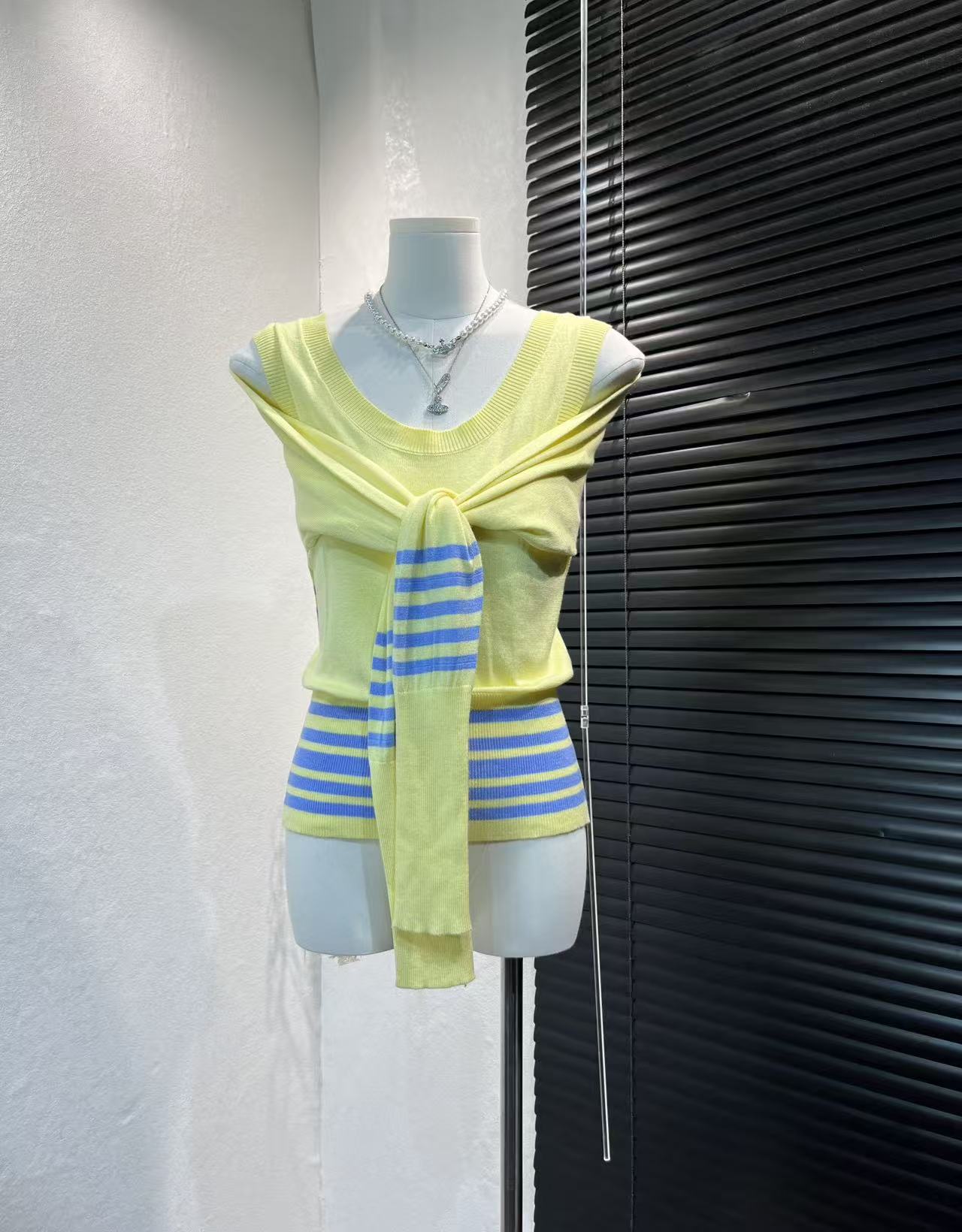 안녕하세요. 팬 팬 호흡 센스 navy71.4 라이 경기 서울 페이크 레이어드 맨위 해군 칼라 숄 니트 조끼