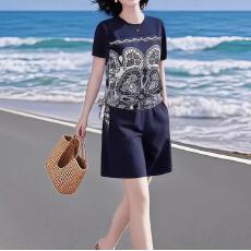 批发高级感轻奢印花上衣短袖好看五分短<b class='q'>裤</b>两件套