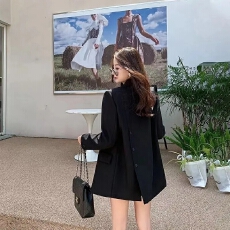 批发炸街西装外套女2025年春秋季新款设计感后背开叉宽松百搭<b class='q'>西服</b>上衣