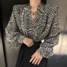 批发夏季多巴胺印花宽松灯笼袖V领时尚洋气百搭<b class='q'>防晒</b>衬衫女新款上衣