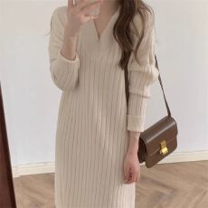 批发慵懒风V领针织<b class='q'>连衣裙</b>女中长款宽松2023秋冬新款过膝加厚毛衣裙子