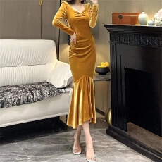 批发气质女人味轻奢方领长袖<b class='q'>丝绒</b>纯色显瘦包身时尚百搭鱼尾<b class='q'>连衣裙</b>