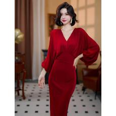 批发秋季流行气场强大轻奢高级感出席重要场合高端气质红色<b class='q'>丝绒</b><b class='q'>连衣裙</b>