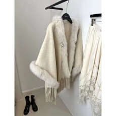 慵懒新贵 毛领斗篷披肩呢大衣女冬季小众贵气千金感温柔毛呢外套