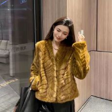 批发2025皮毛一体冬季新款环保水貂高级毛毛金叶仿皮气质<b class='q'>短款</b>外套保暖