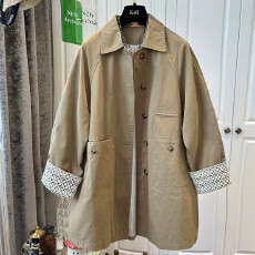 批发<b class='q'>蕾丝</b>翻领拼接袖口外套休闲中长款洋气宽松大码风衣新款