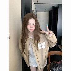 批发韩系慵懒卡其色蝴蝶结外套上衣女秋季2026新款宽松休闲棒球服夹克