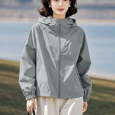 批发爆款<b class='q'>春</b>季2026今年流行的短款百搭女装时尚洋气气质连帽夹克冲锋衣