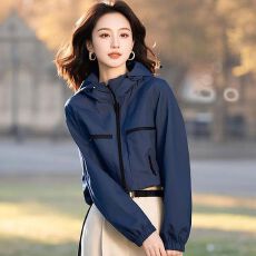 批发2026新款气质小众百搭休闲短款连帽外套防晒防风户外通勤女冲锋衣
