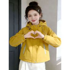 批发2026<b class='q'>春</b>秋新款潮流时尚百搭显瘦短款连帽防风外套女休闲气质冲锋衣