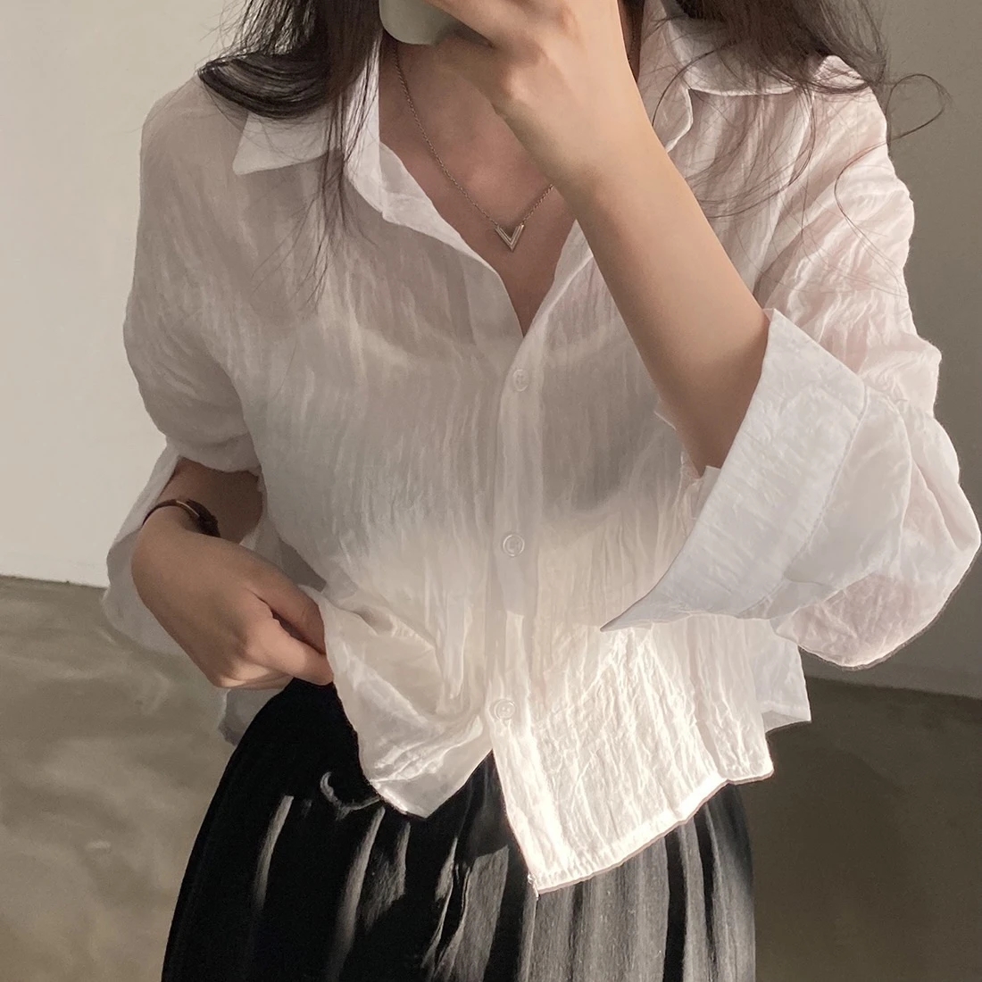 한국 chic 긴팔 여름 셔츠 폴로 칼라 주름 새로운 고급 디자인 루즈핏 자외선 차단 셔츠 맨위