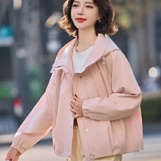批发独特小个子短款外套女春<b class='q'>秋</b>2026新款粉色减龄漂亮工装休闲连帽夹克