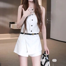 批发送腰带<b class='q'>时尚</b>洋气女装纽扣背心马甲假两件短裤夏季两件套