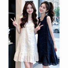 批发<b class='q'>夏</b>季新款精致优雅背心连衣裙女小个子白色简约压褶a字短裙