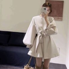 批发<b class='q'>韩版</b>中长款圆领系带纯色2026风衣灯笼小个子秋季新款气质外套女
