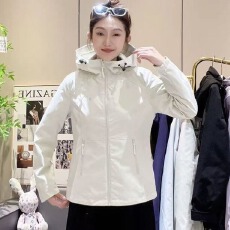 批发爆款冲锋衣女秋季新款防水防风连帽风衣日常<b class='q'>通勤</b>运动工装夹克外套