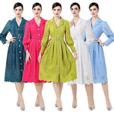 批发法式气质复古优雅时尚重工镂空刺绣翻领长袖单排扣绑带收腰<b class='q'>连衣裙</b>