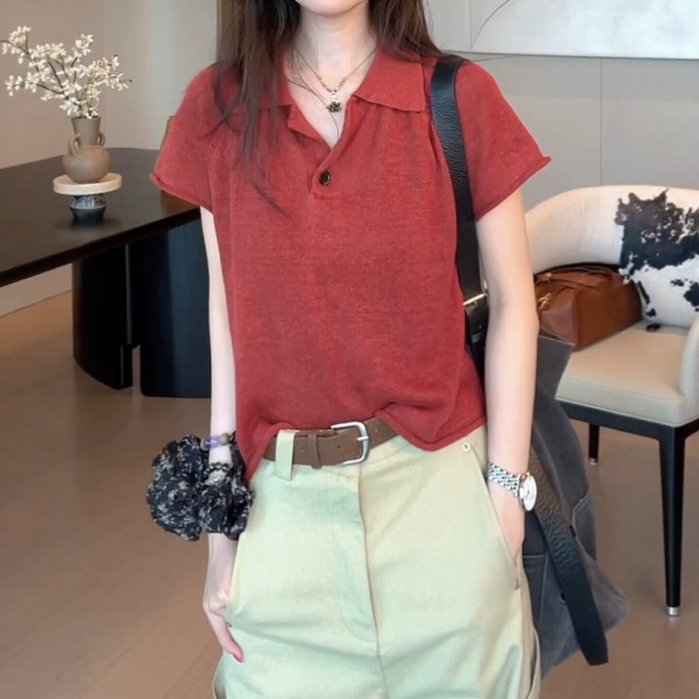 POLO 칼라 빨간색 볼륨 측면 반팔 니트 스웨터 여성 2026 새로운 여름 빅 사이즈 지방 mm 얇은 스타일 미니멀리즘 티셔츠 맨위
