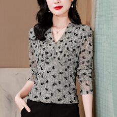 批发实拍女士春装新款气质V领长袖t恤洋气妈妈装网纱设计感上衣