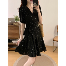 批发实拍大码黑色v领波点<b class='q'>连衣裙</b>子女装夏季新款今年流行爆款收腰短裙
