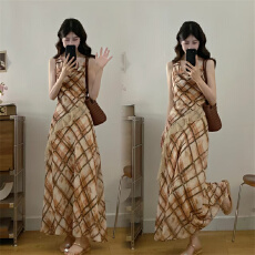 批发实拍大码法式慵懒荡领无袖格纹印花<b class='q'>连衣裙</b>垂感蕾丝拼接雪纺长裙