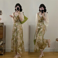 批发<b class='q'>实拍</b><b class='q'>大码</b>荡领撞色修身挂脖吊带度假风连衣裙夏两件套装