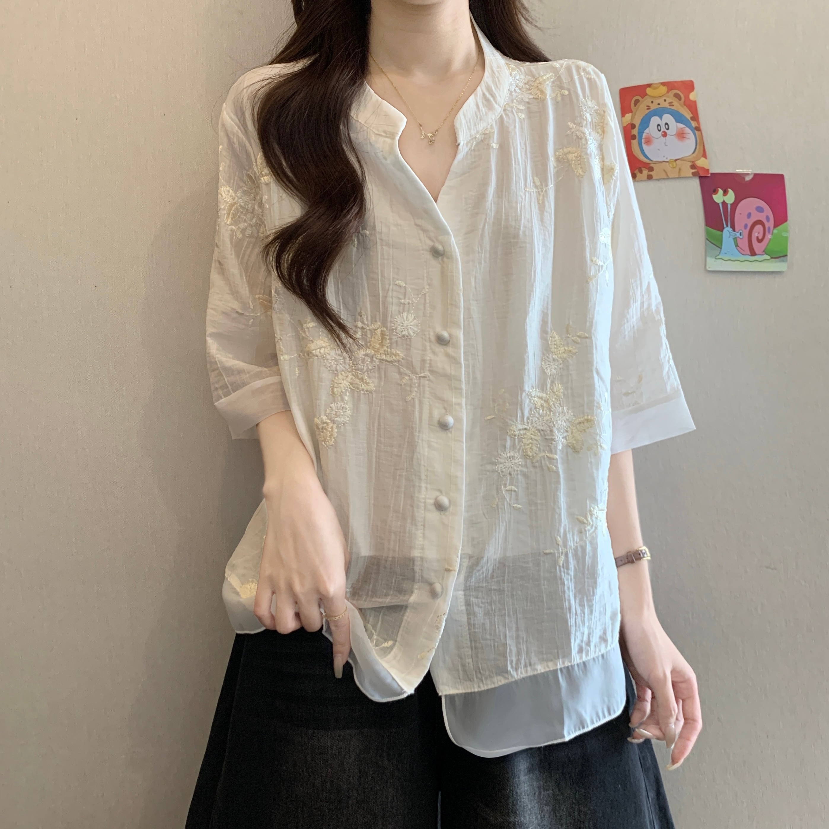 자수 V넥 반팔 여성 셔츠 2026 여름 빅 사이즈 지방 mm 아름다운 작은 셔츠 인형 셔츠 쉬폰 톱