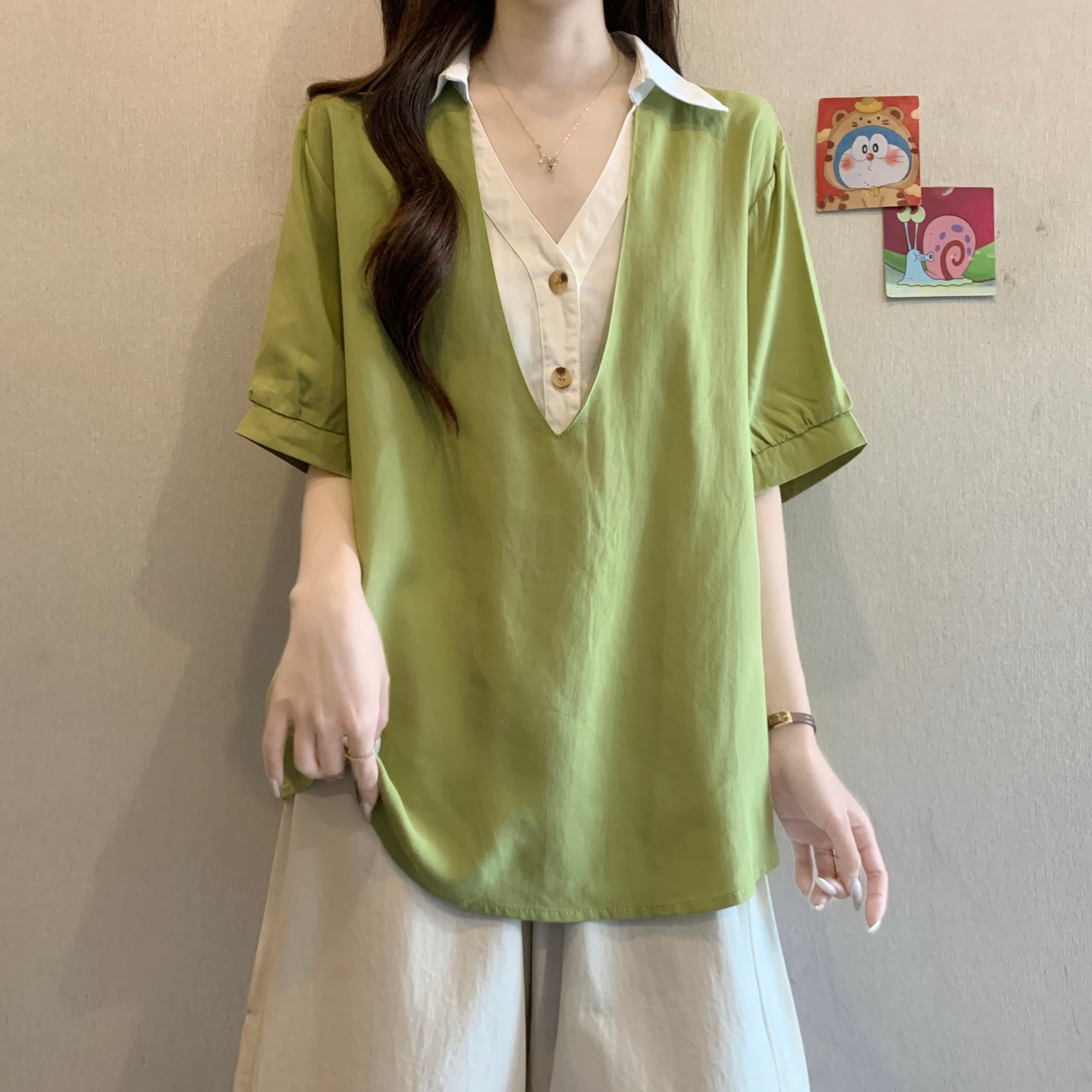 페이크 레이어드 배색 패치워크 V넥 반팔 여성 셔츠 여름 빅 사이즈 지방 mm 루즈핏 표지 배 고급 센스 맨위